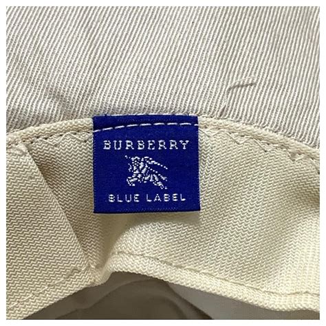 etichetta blu burberry